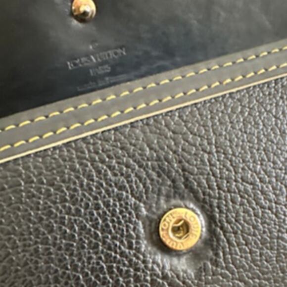 Louis Vuitton LV Long Wallet Authentic - Picture 5 of 5